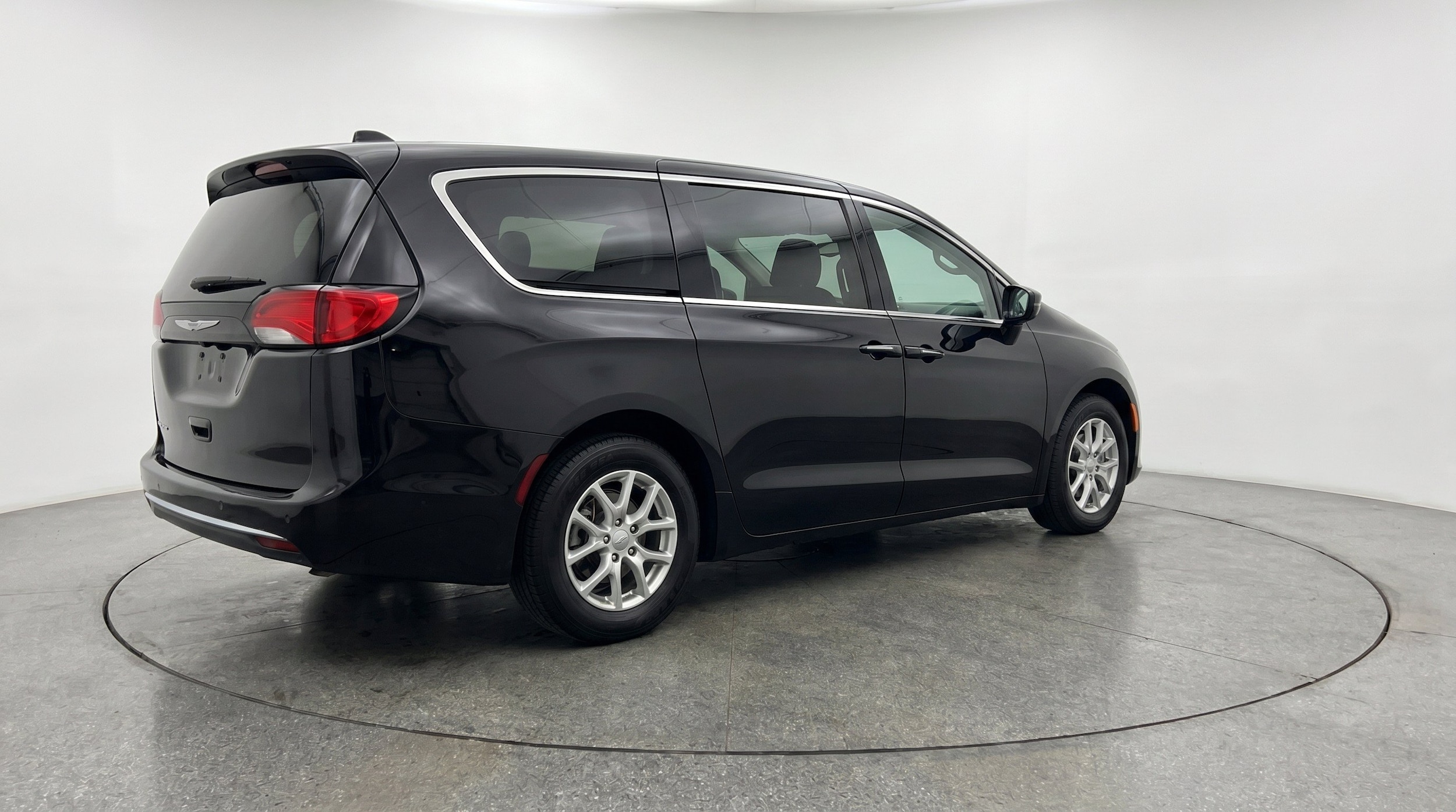 Thumbnail: 2024 Chrysler Voyager - 9