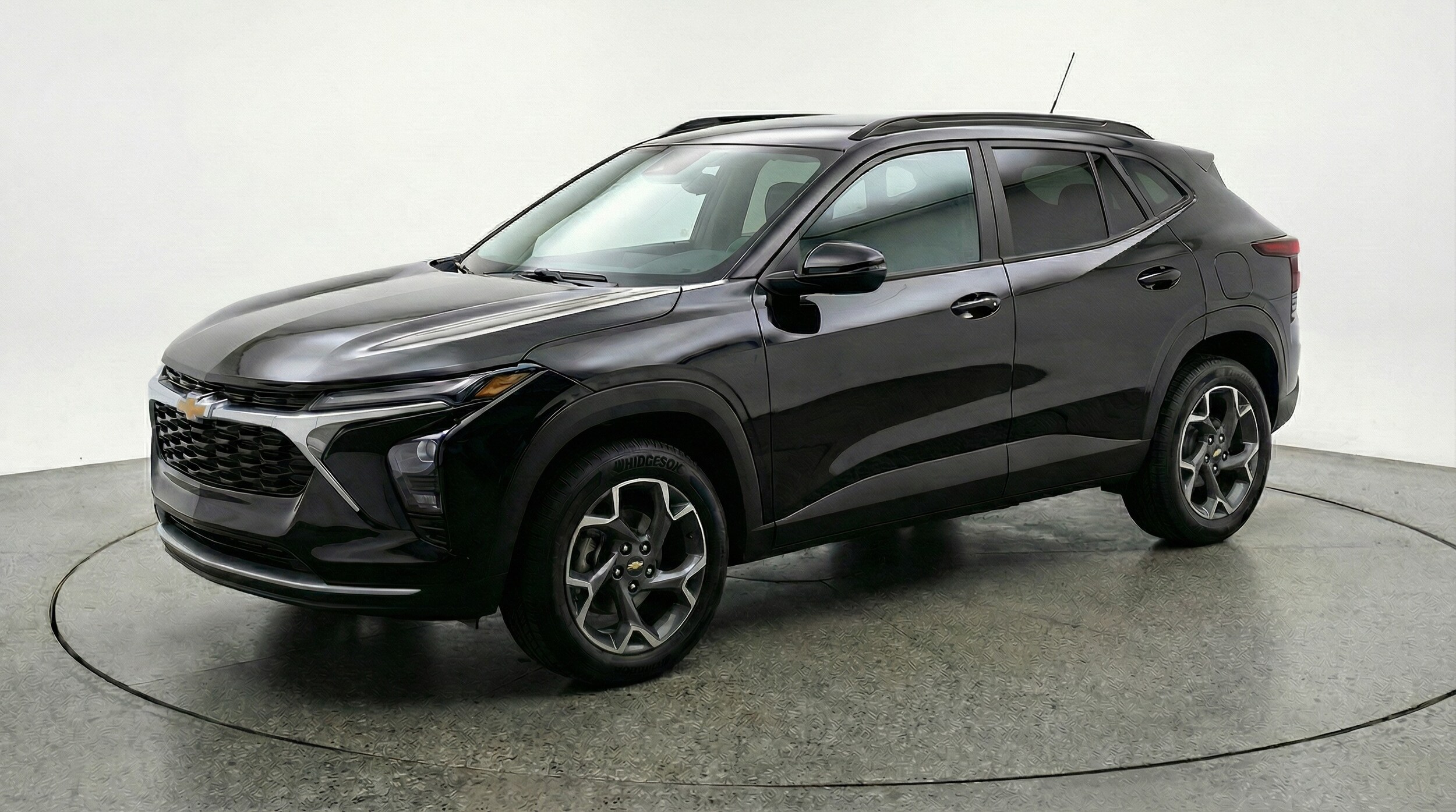 Thumbnail: 2025 Chevrolet Trax - 3