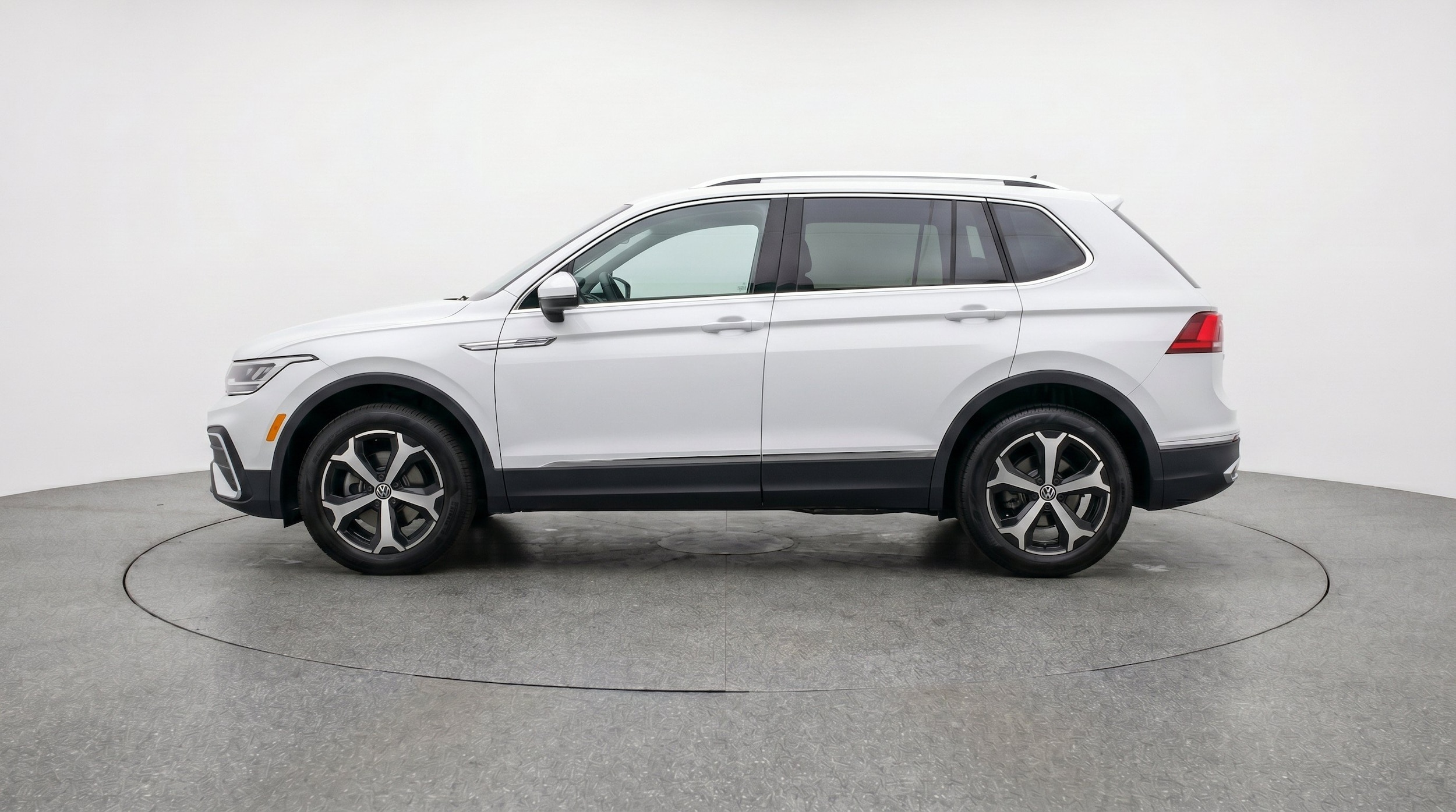Thumbnail: 2026 Volkswagen Tiguan - 5