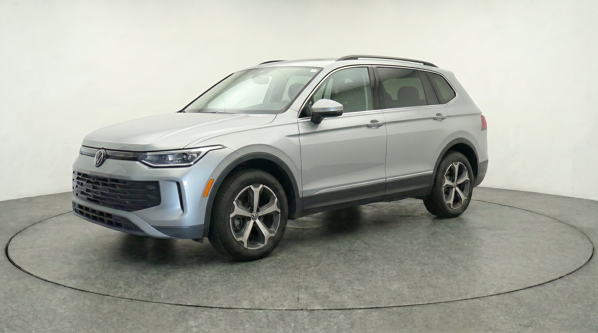 Thumbnail: 2026 Volkswagen Tiguan - 3