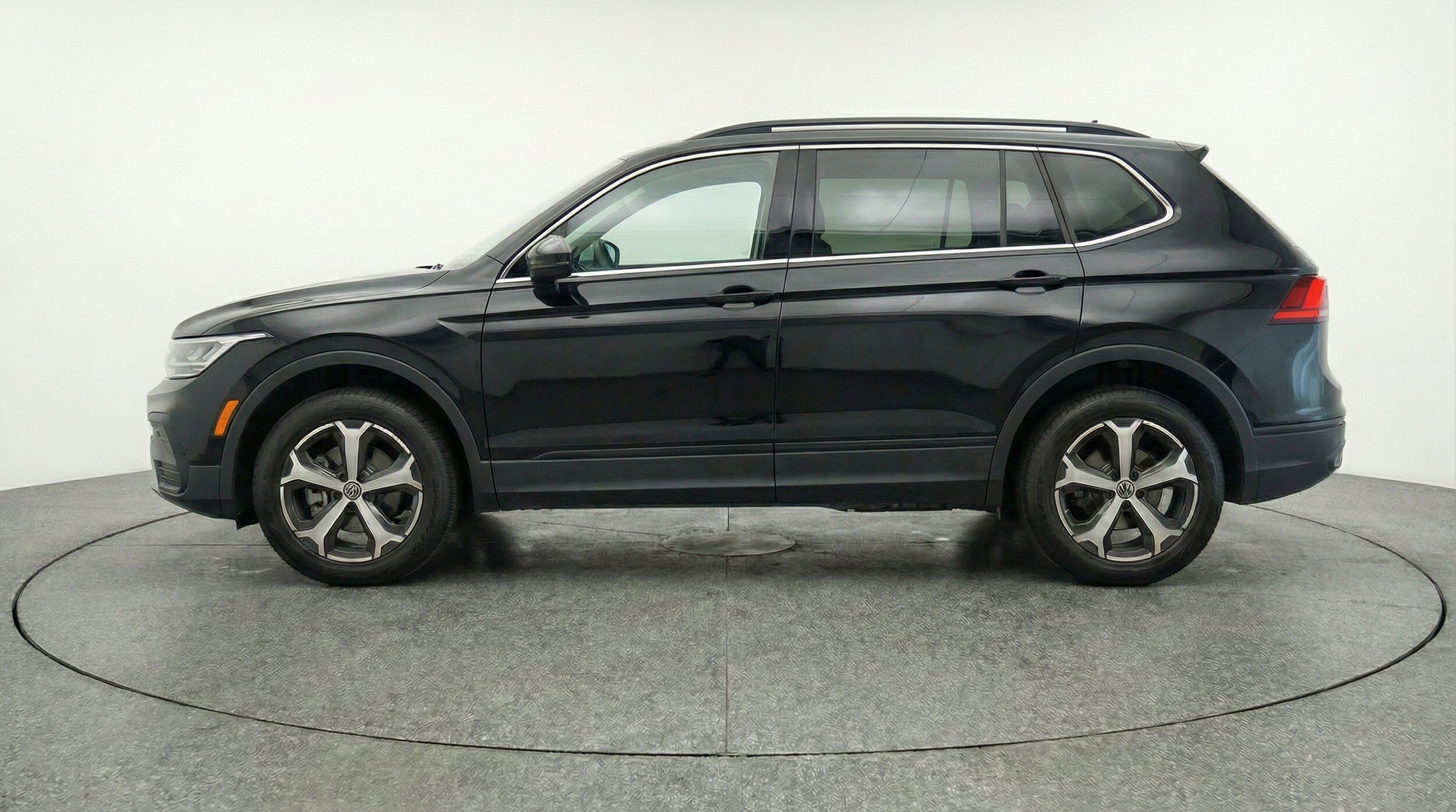 Thumbnail: 2026 Volkswagen Tiguan - 5