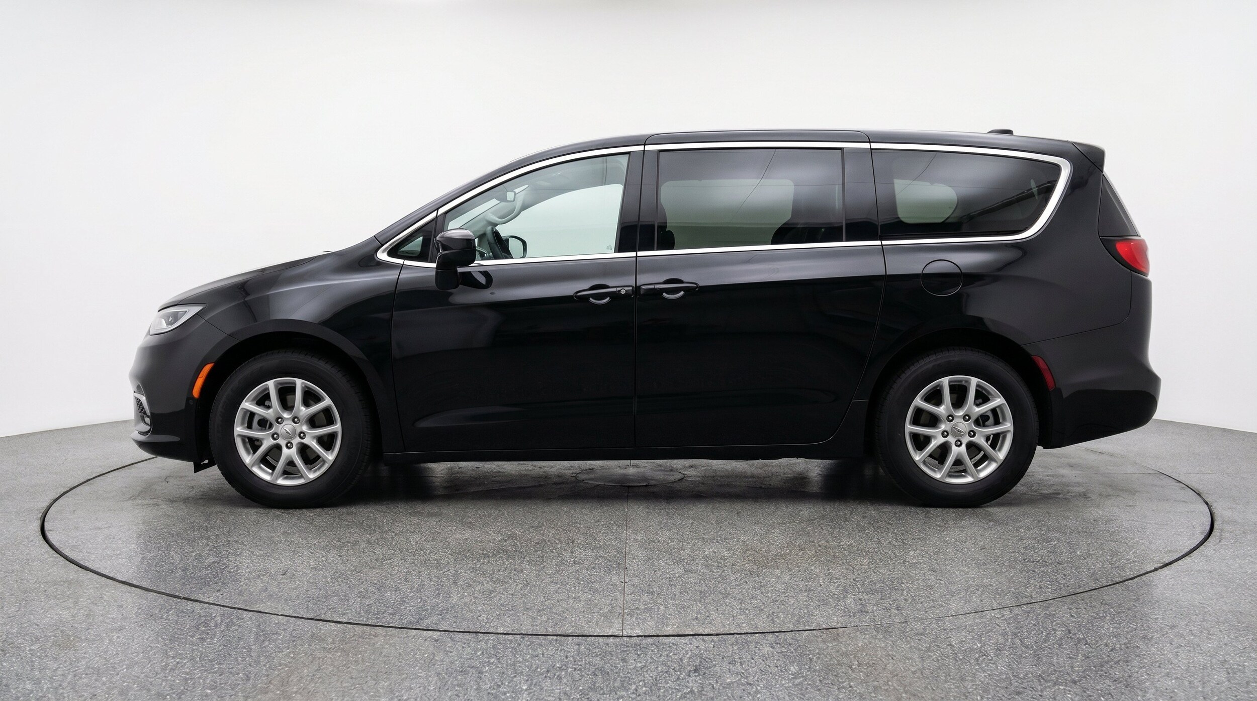 Thumbnail: 2024 Chrysler Voyager - 5