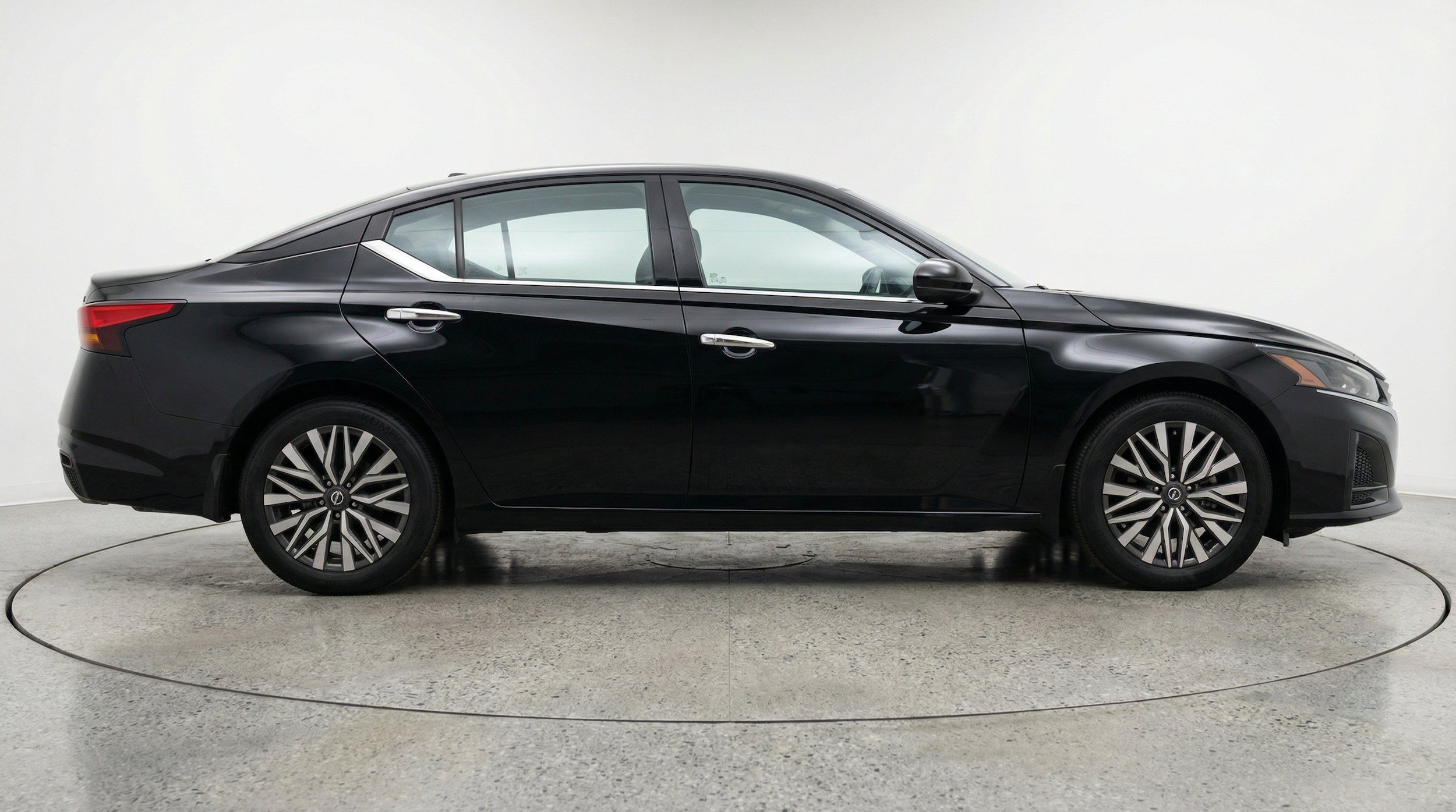 Thumbnail: 2025 Nissan Altima - 9