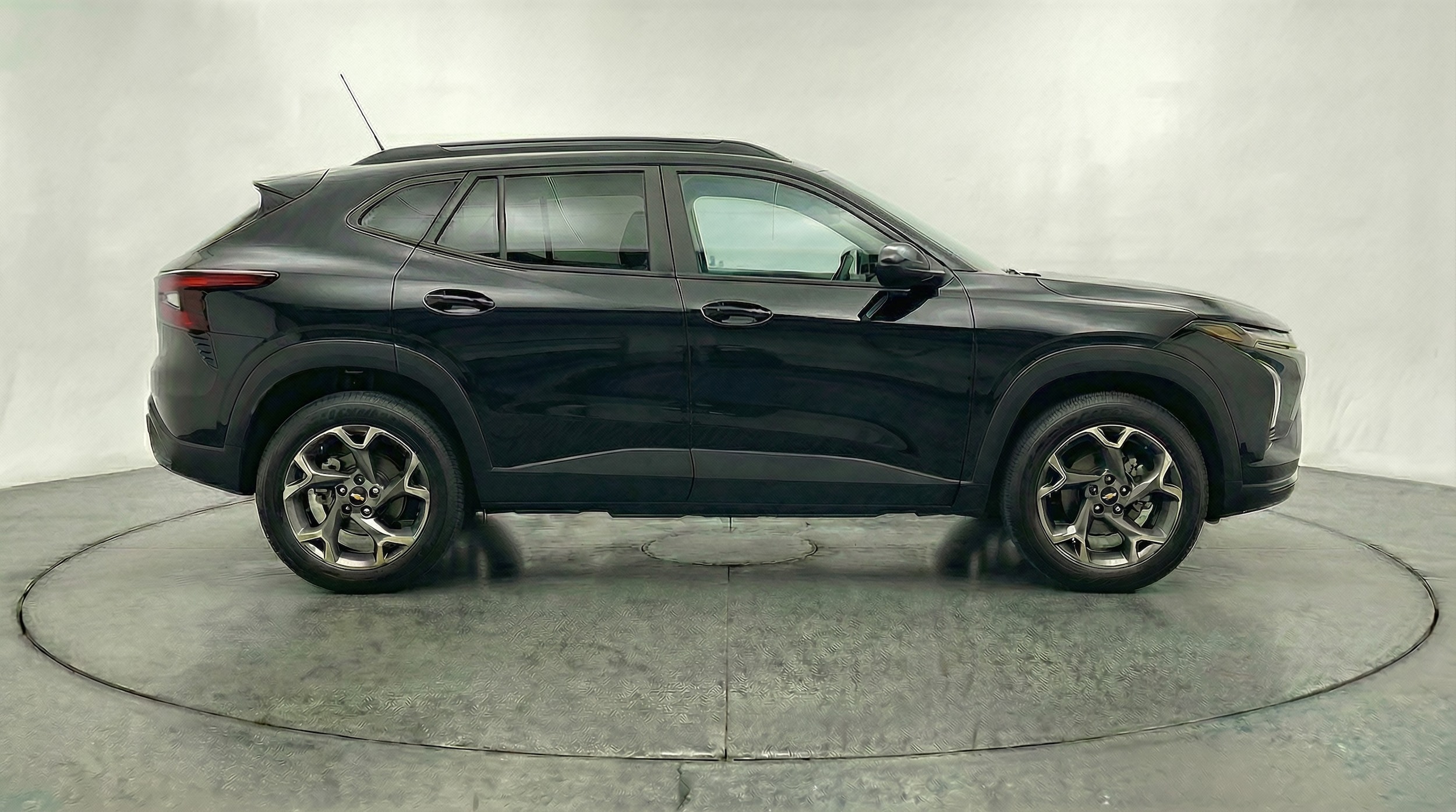 Thumbnail: 2025 Chevrolet Trax - 8