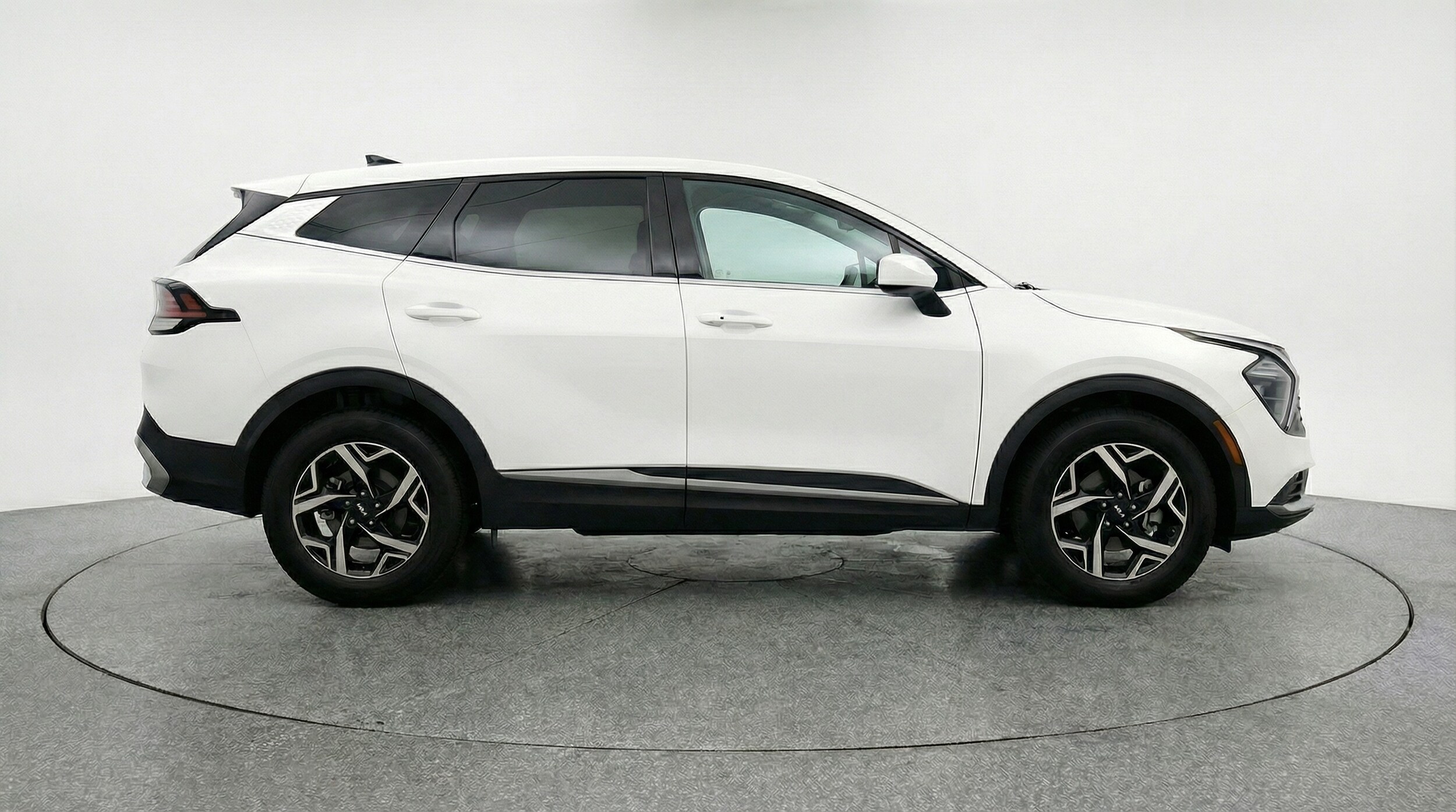 Thumbnail: 2025 Kia Sportage - 8