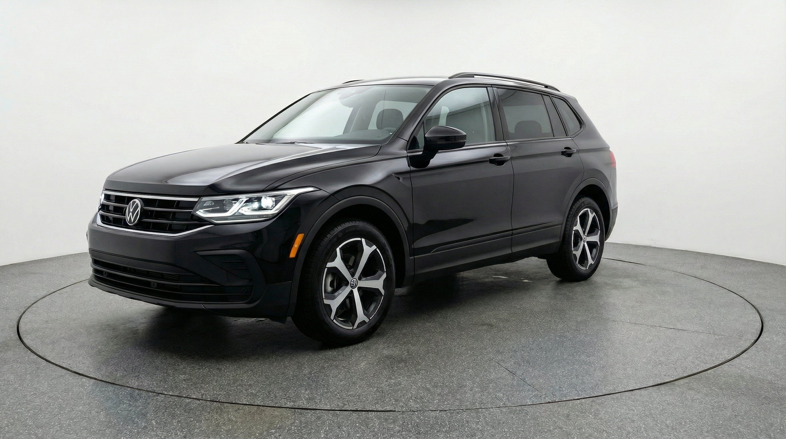 Thumbnail: 2026 Volkswagen Tiguan - 3