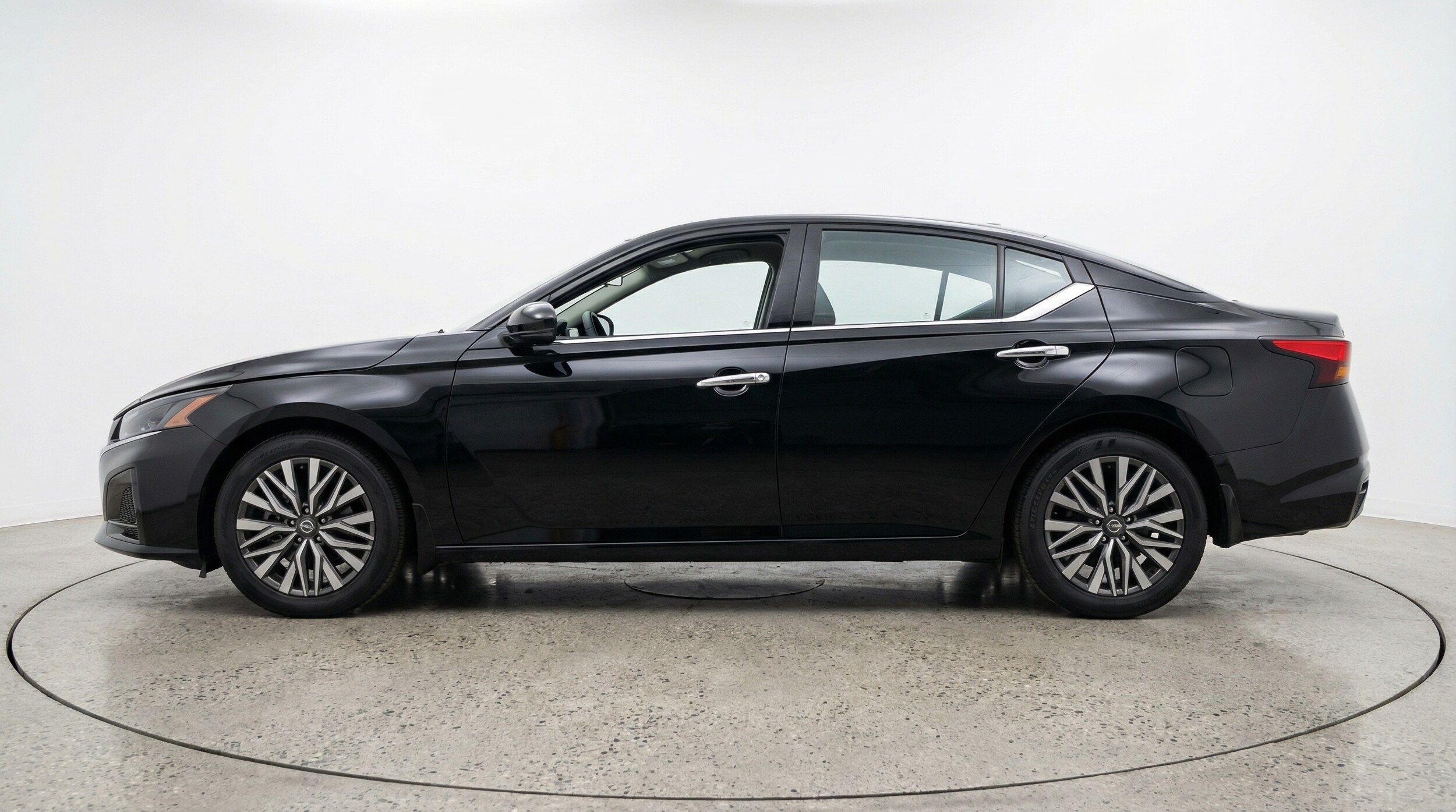 Thumbnail: 2025 Nissan Altima - 4