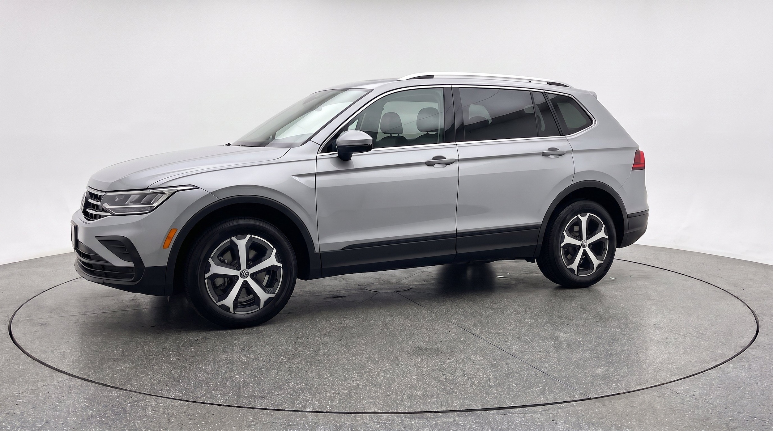 Thumbnail: 2026 Volkswagen Tiguan - 3