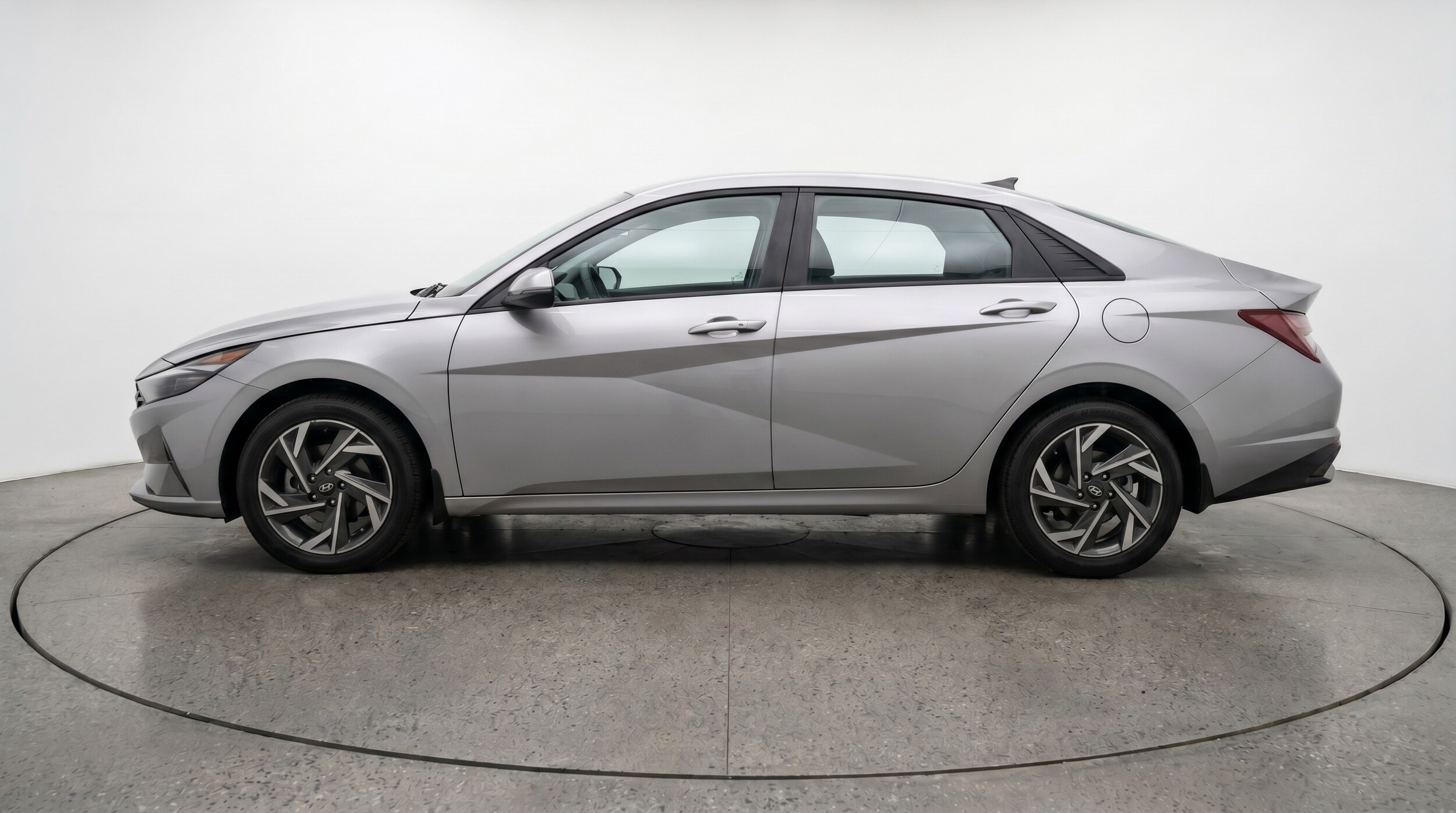 Thumbnail: 2025 Hyundai Elantra - 4