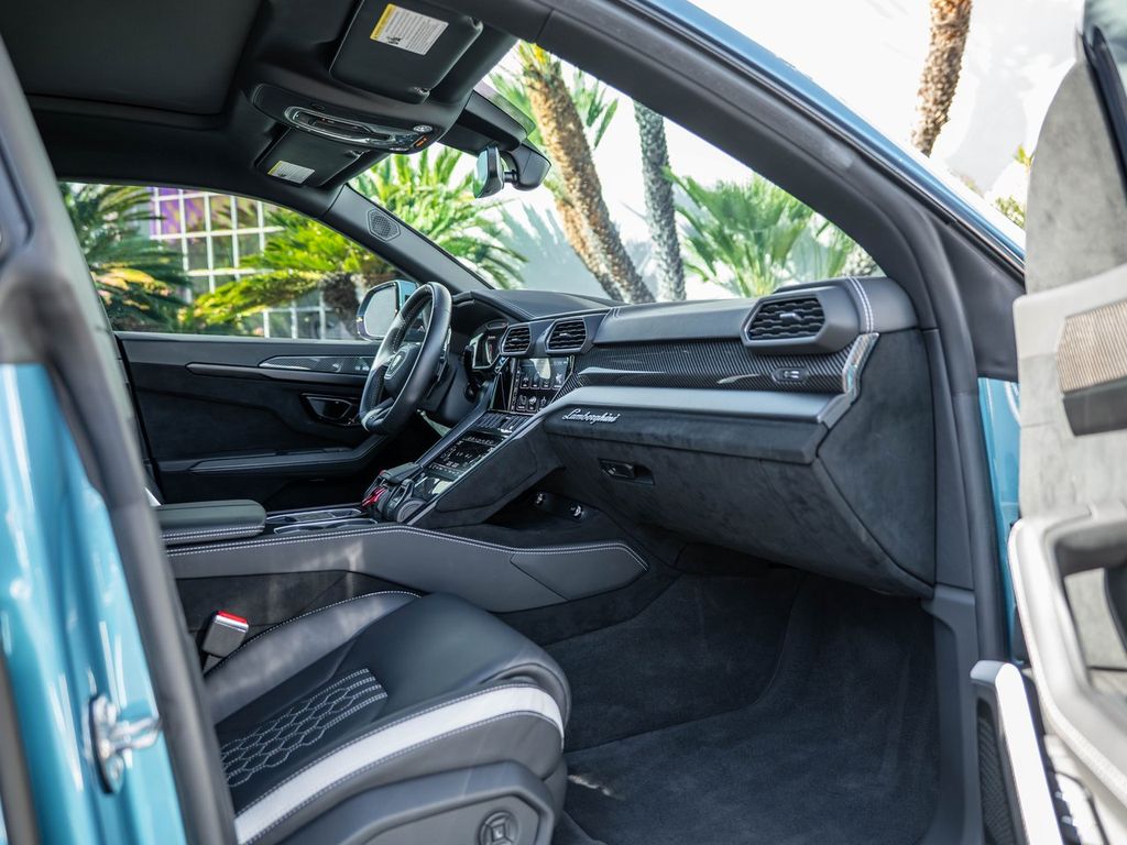 2023 Lamborghini Urus Performante - Photo 38