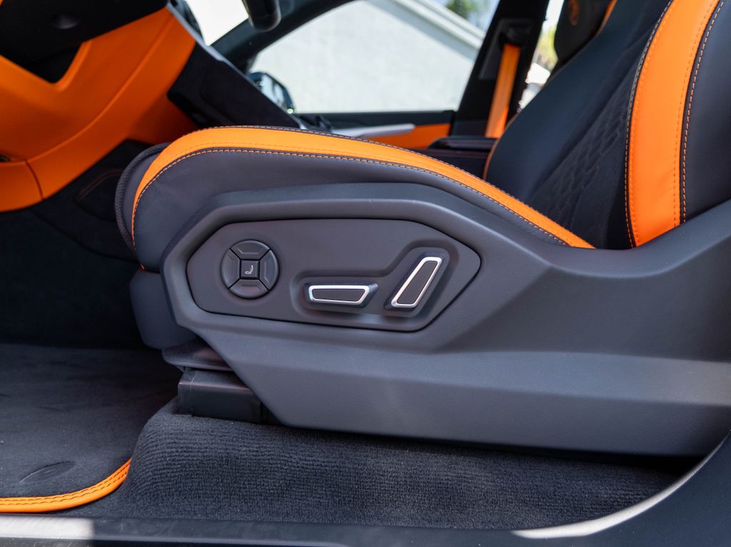 2024 Lamborghini Urus S - Photo 18