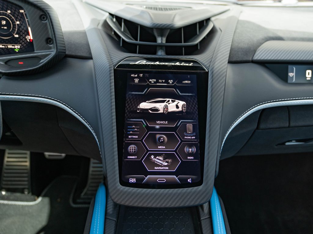 2025 Lamborghini Revuelto Base - Photo 17
