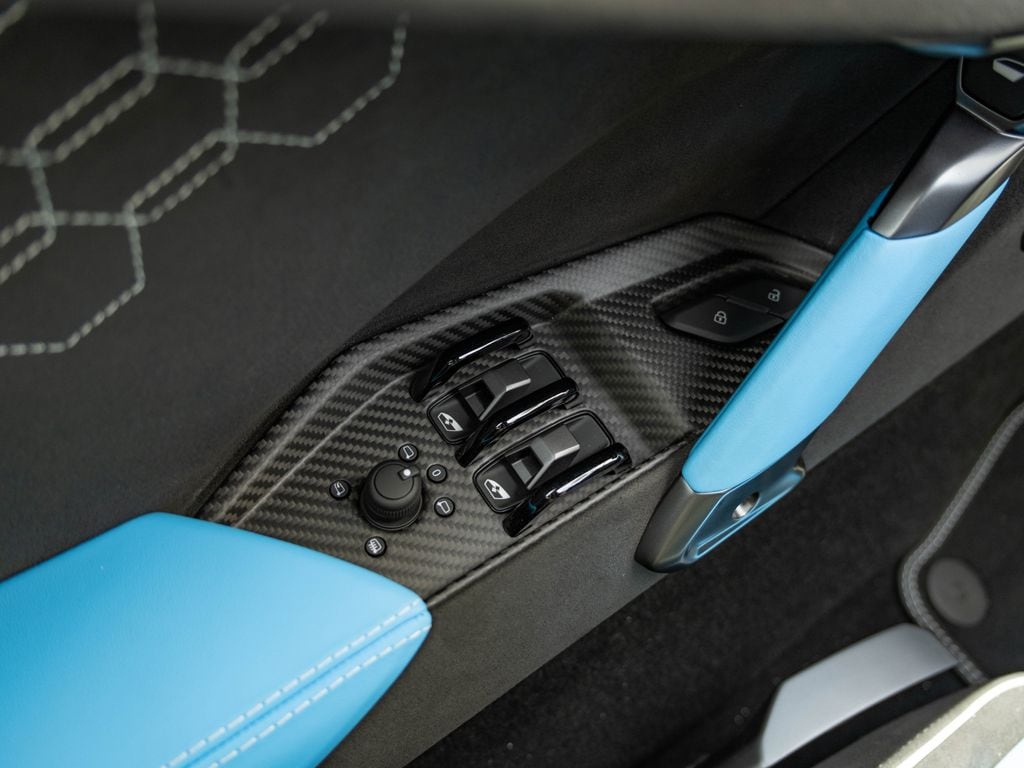 2025 Lamborghini Revuelto Base - Photo 16