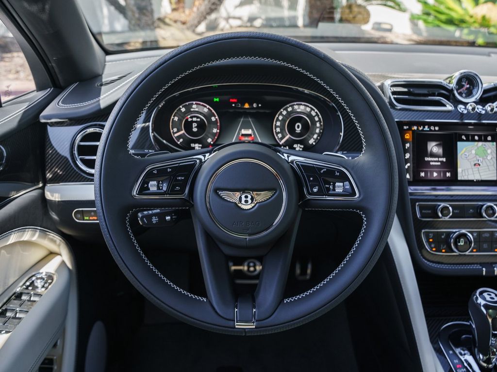 2025 Bentley Bentayga - Photo 15