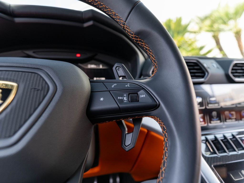 2024 Lamborghini Urus S - Photo 12