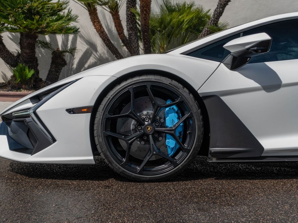 2025 Lamborghini Revuelto Base - Photo 9