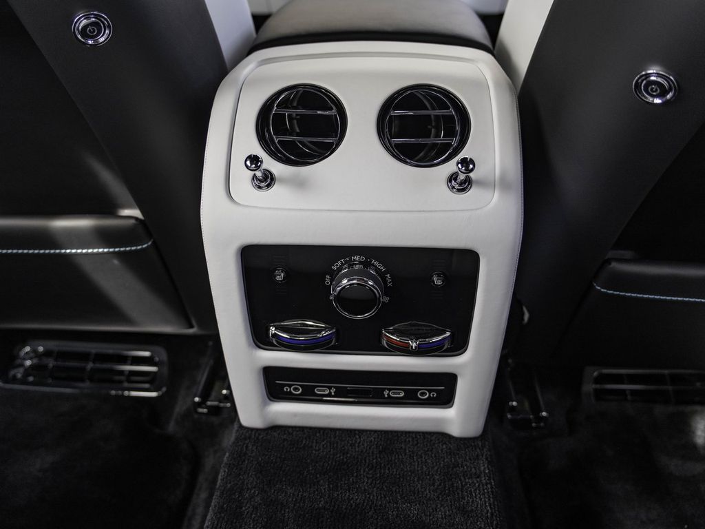 2026 Rolls-Royce Ghost Black Badge - Photo 41