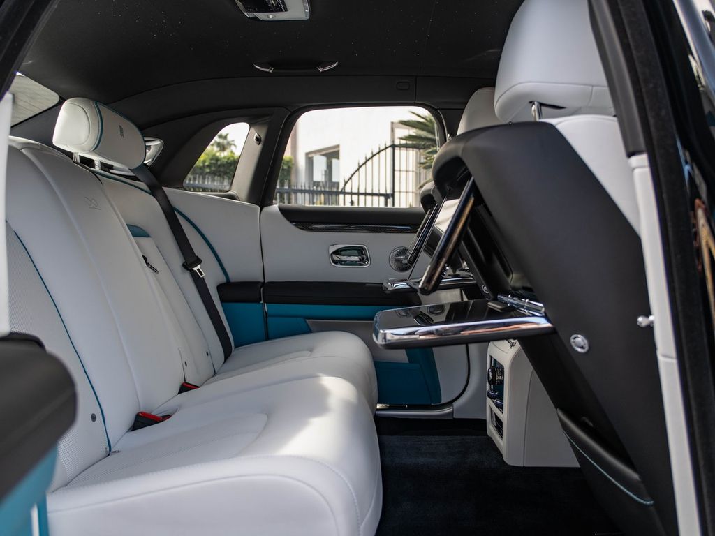 2026 Rolls-Royce Ghost Black Badge - Photo 37