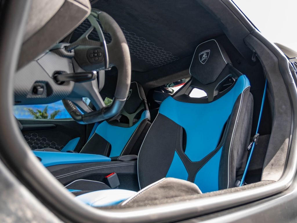 2025 Lamborghini Revuelto Base - Photo 20