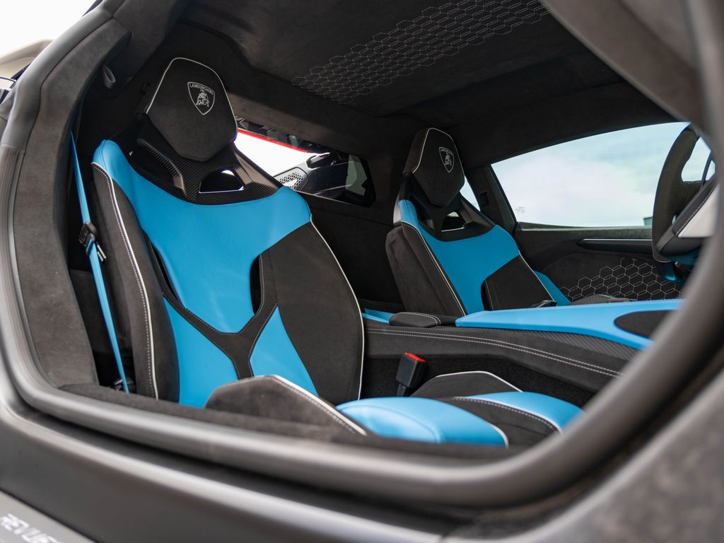 2025 Lamborghini Revuelto Base - Photo 22