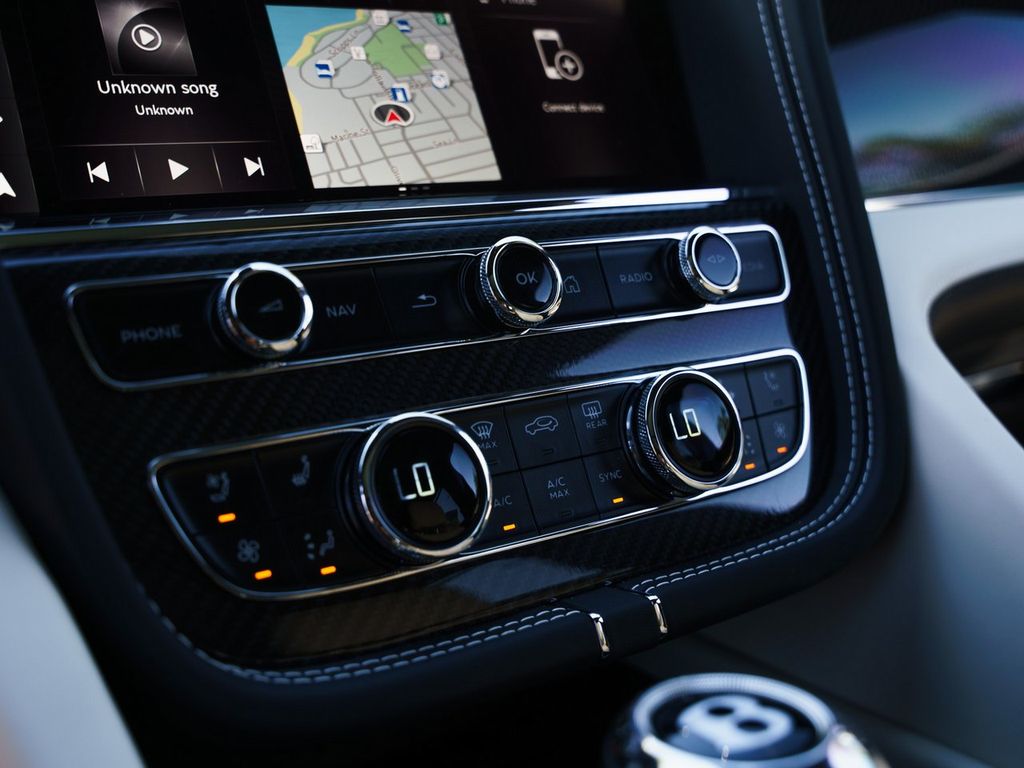 2025 Bentley Bentayga - Photo 9