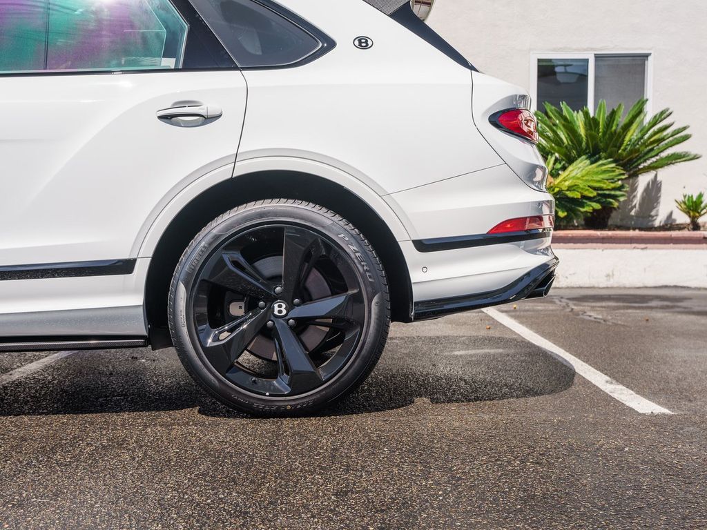 2025 Bentley Bentayga - Photo 38