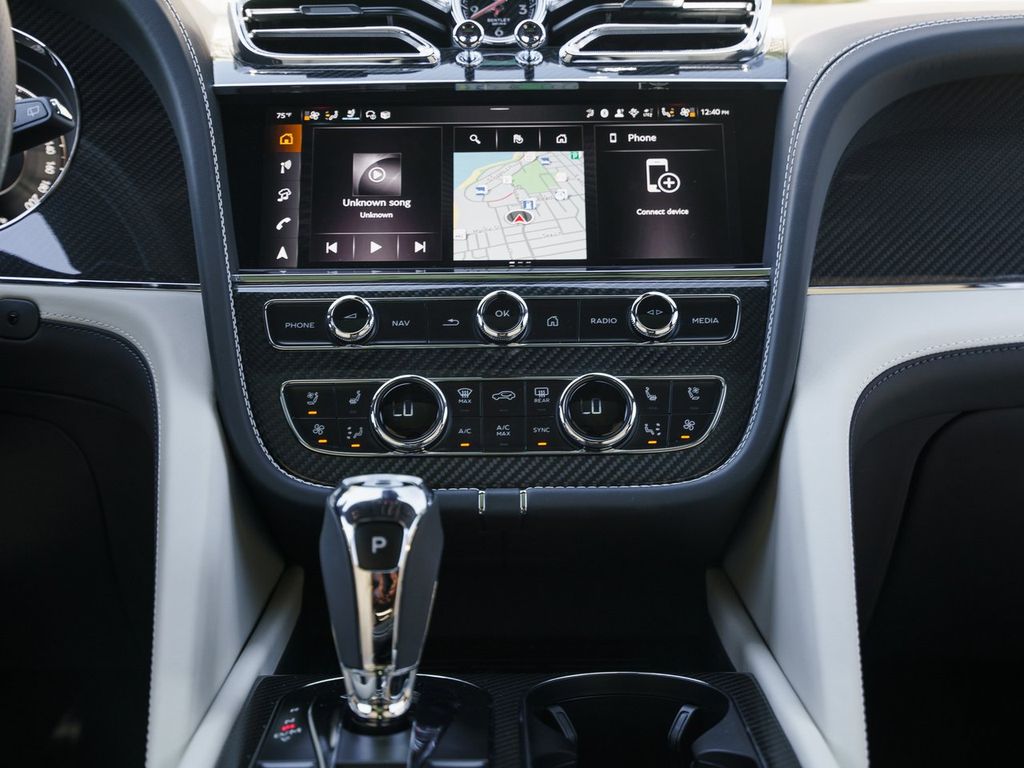 2025 Bentley Bentayga - Photo 18