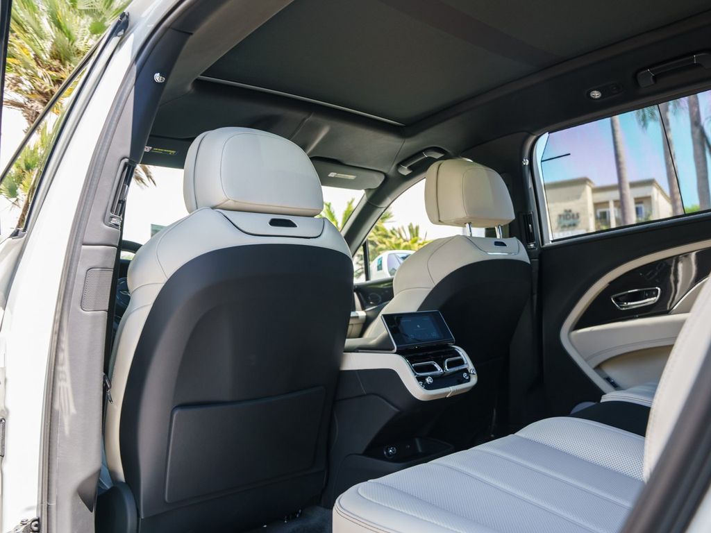 2025 Bentley Bentayga - Photo 12