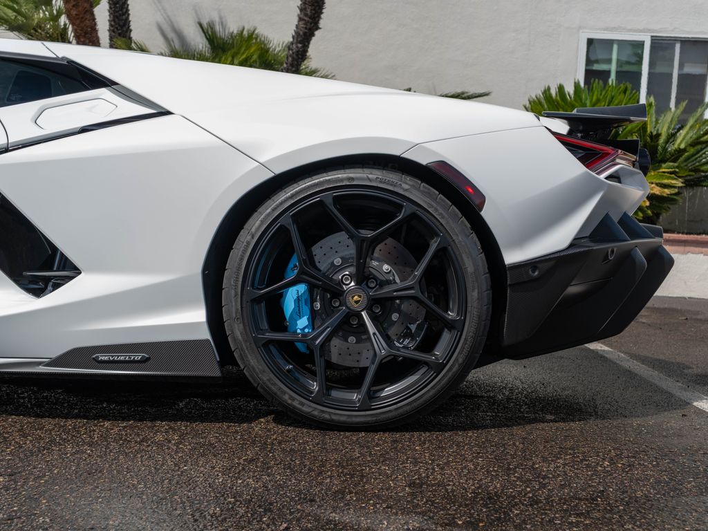 2025 Lamborghini Revuelto Base - Photo 24