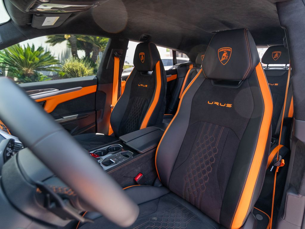 2024 Lamborghini Urus S - Photo 21