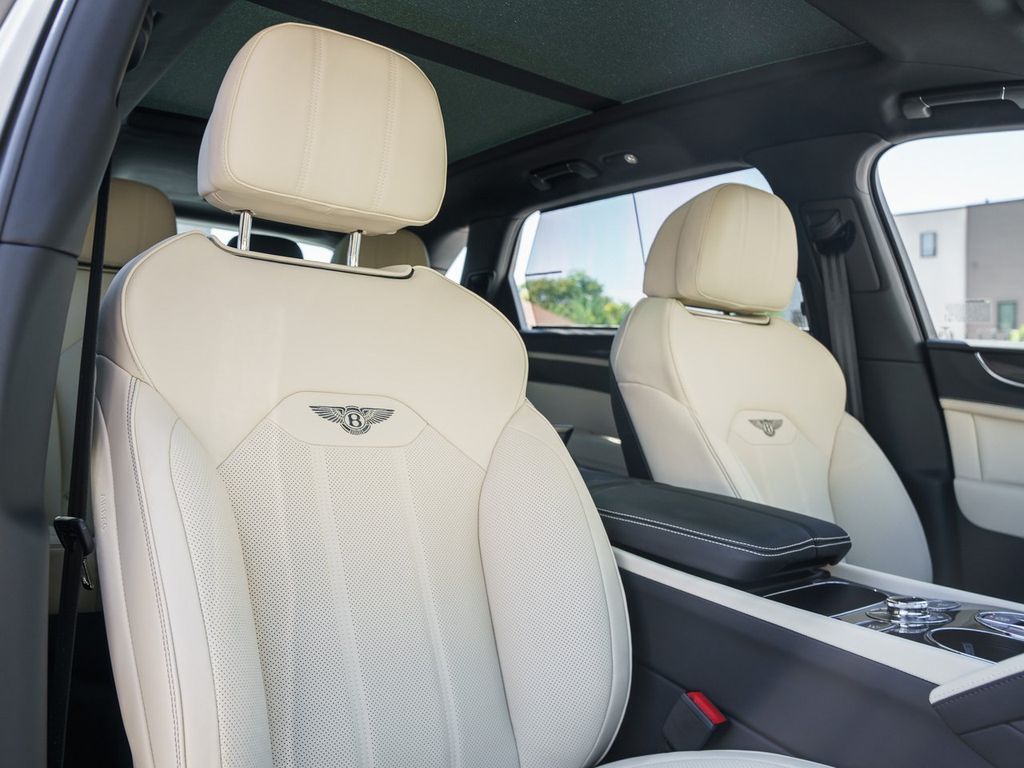 2025 Bentley Bentayga - Photo 27