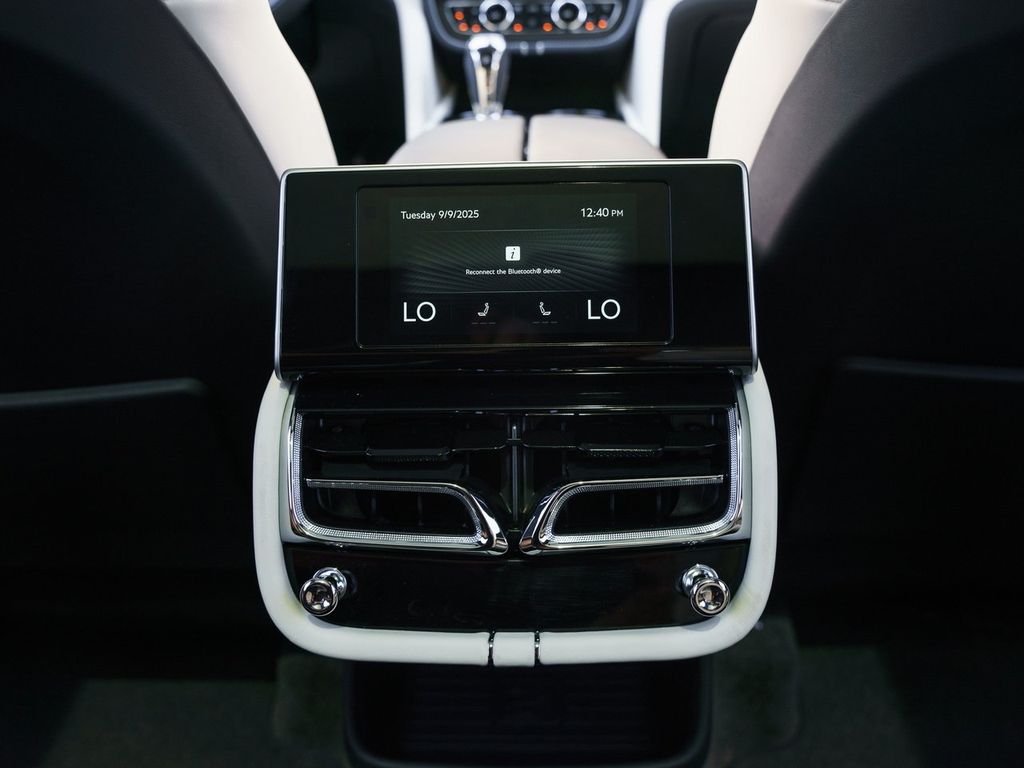 2025 Bentley Bentayga - Photo 20