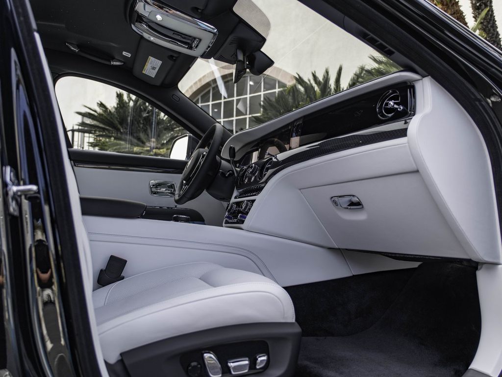 2026 Rolls-Royce Ghost Black Badge - Photo 17