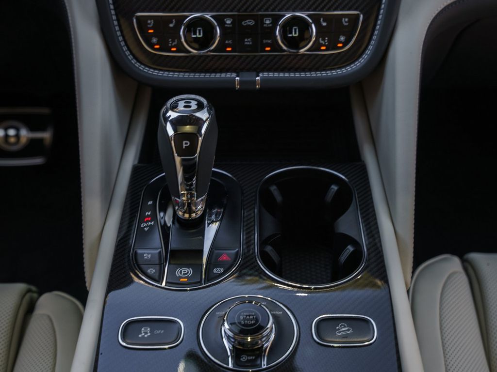 2025 Bentley Bentayga - Photo 19