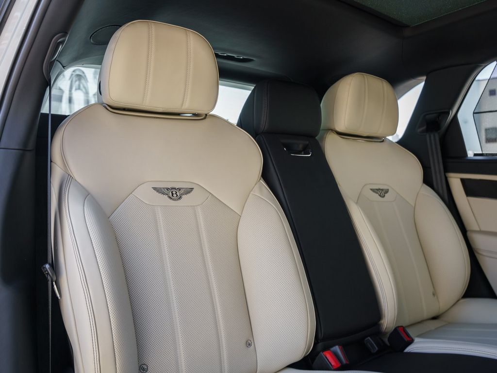 2025 Bentley Bentayga - Photo 24