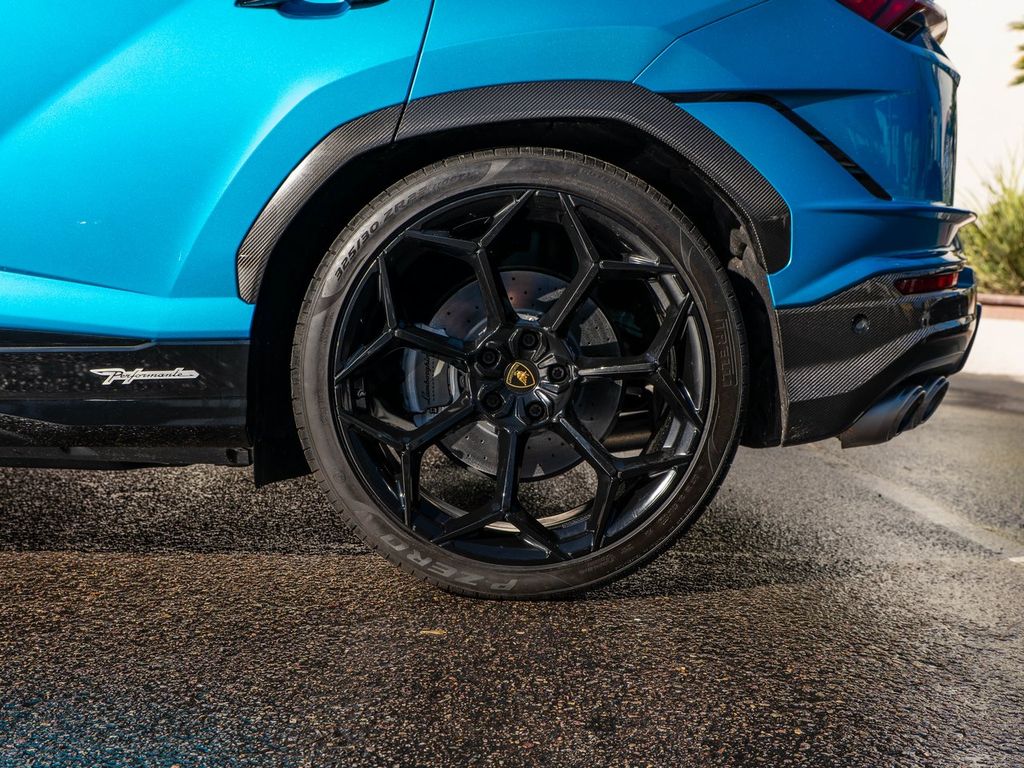 2023 Lamborghini Urus Performante - Photo 14