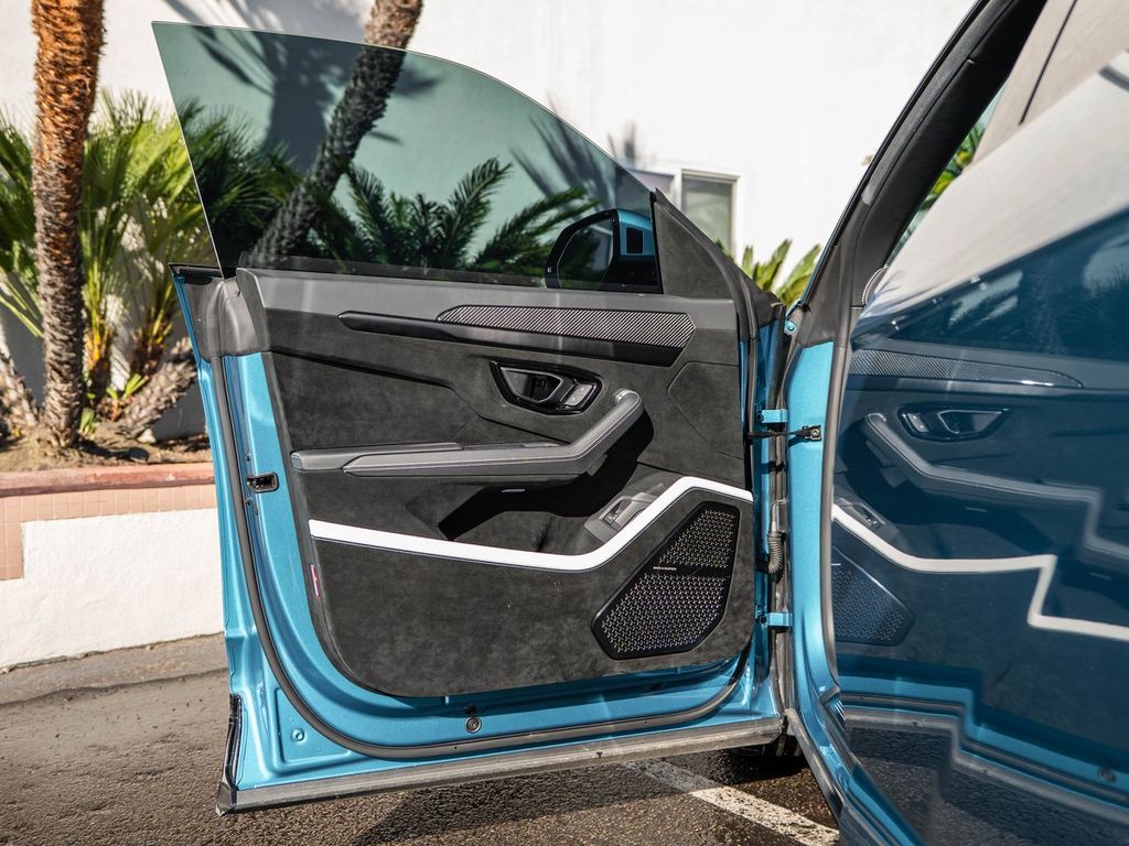 2023 Lamborghini Urus Performante - Photo 24