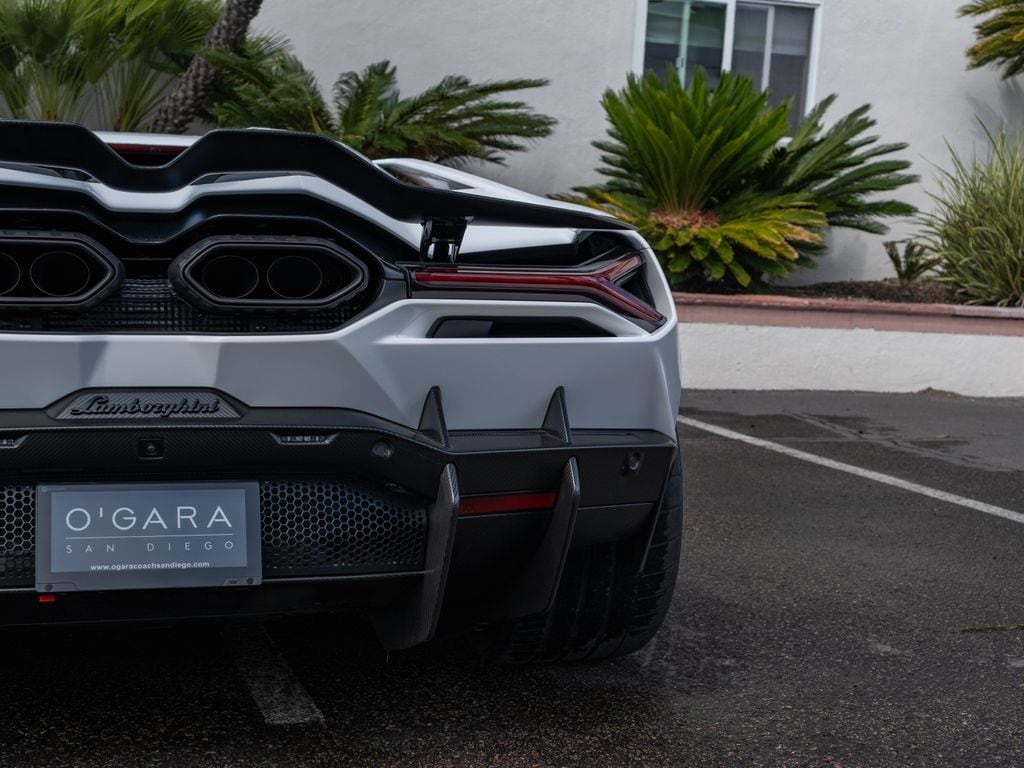2025 Lamborghini Revuelto Base - Photo 29