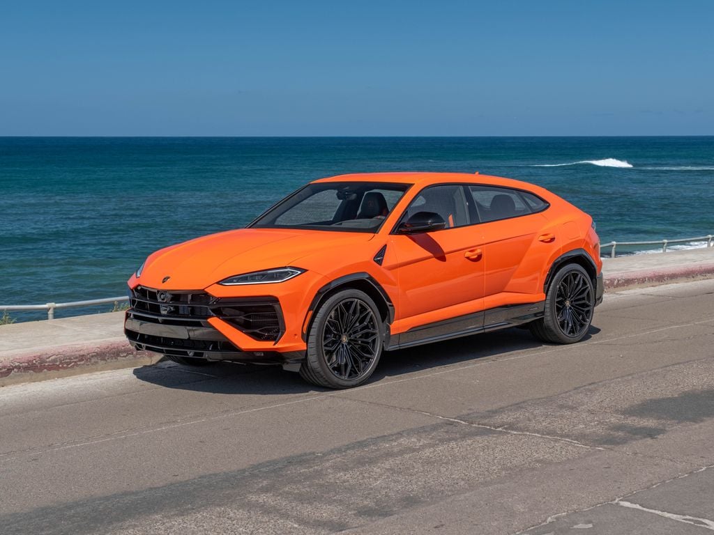 New 2026 Lamborghini Urus SE SUV
