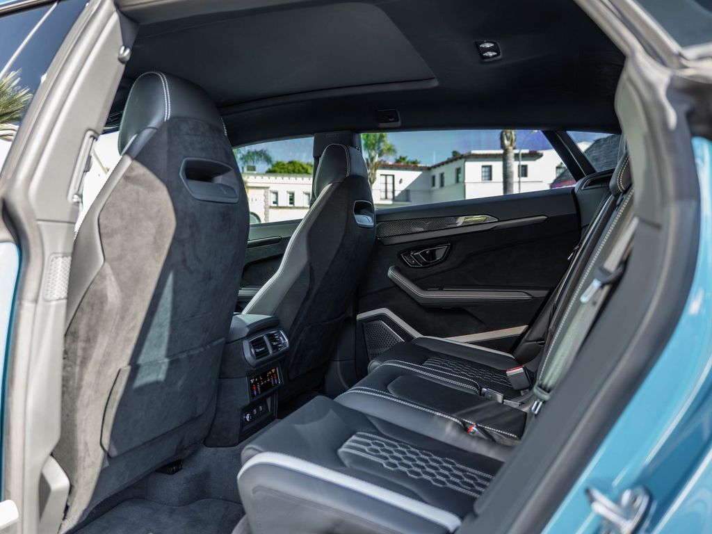 2023 Lamborghini Urus Performante - Photo 28