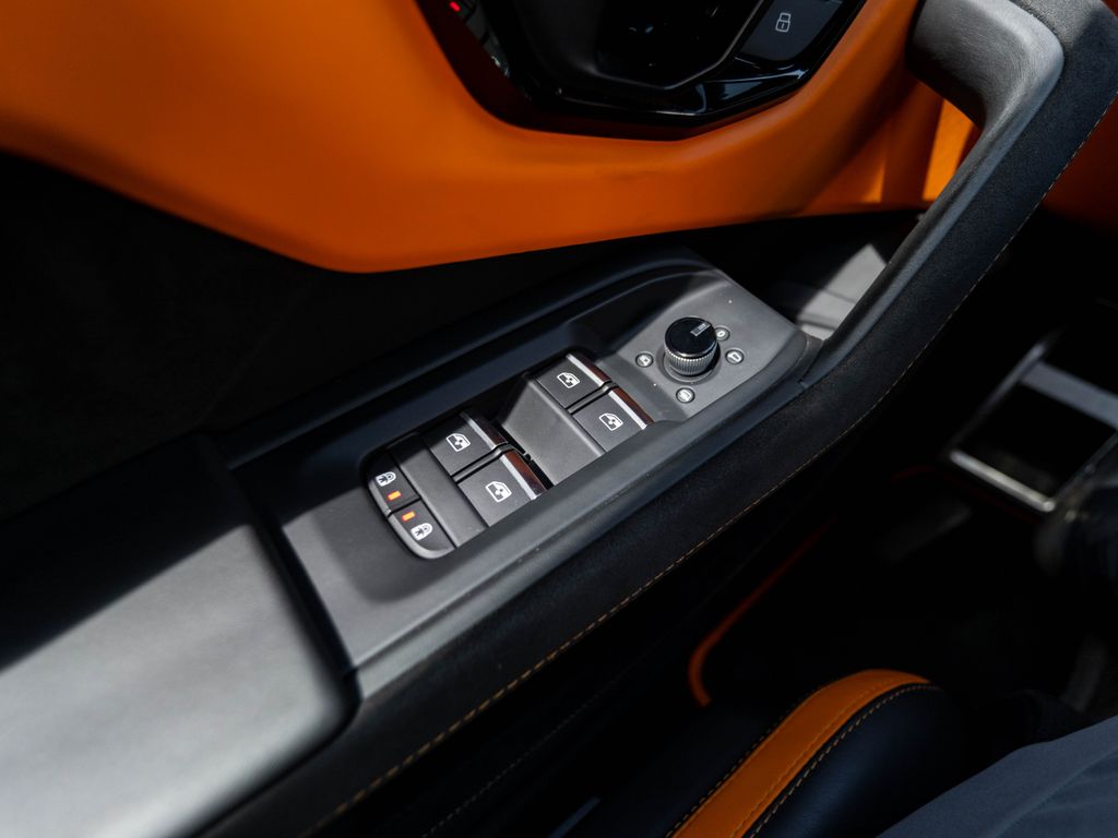 2024 Lamborghini Urus S - Photo 15