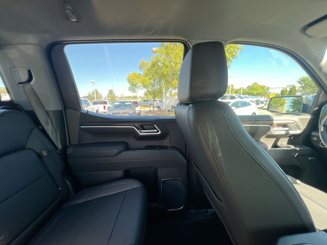 2026 GMC Sierra 1500 SLT - Photo 13