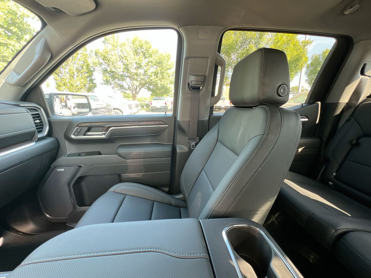 2026 GMC Sierra 1500 SLT - Photo 11