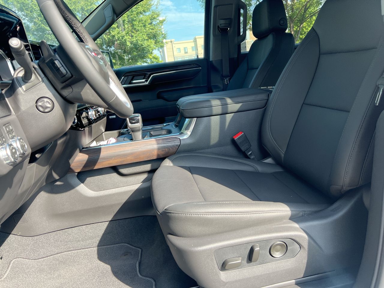 2026 GMC Sierra 1500 SLT - Photo 14