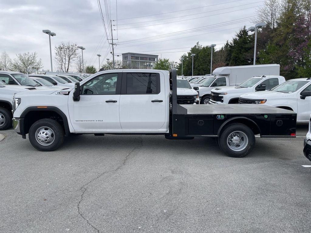 2026 GMC Sierra 3500 Chassis Cab Pro - Photo 3