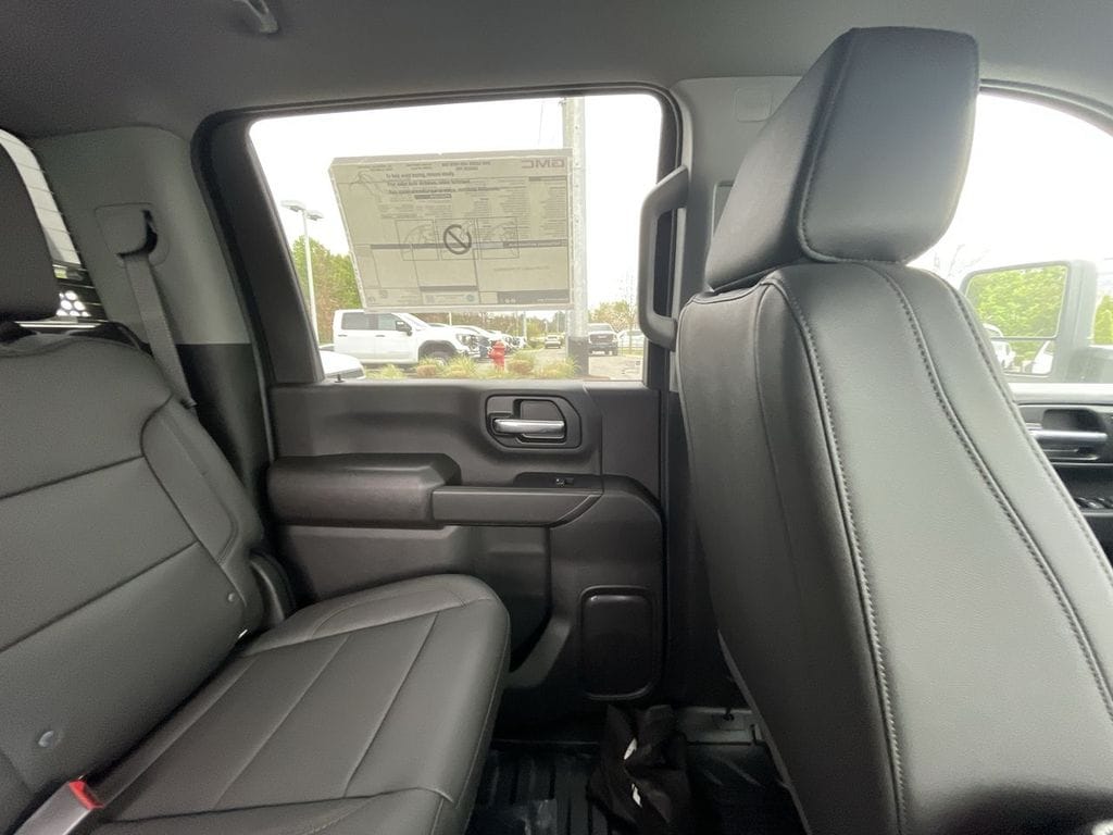 2026 GMC Sierra 3500 Chassis Cab Pro - Photo 12