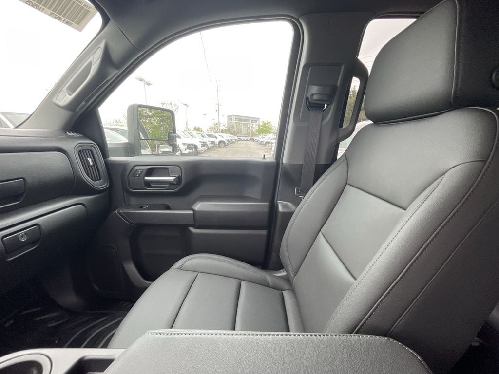 2026 GMC Sierra 3500 Chassis Cab Pro - Photo 10