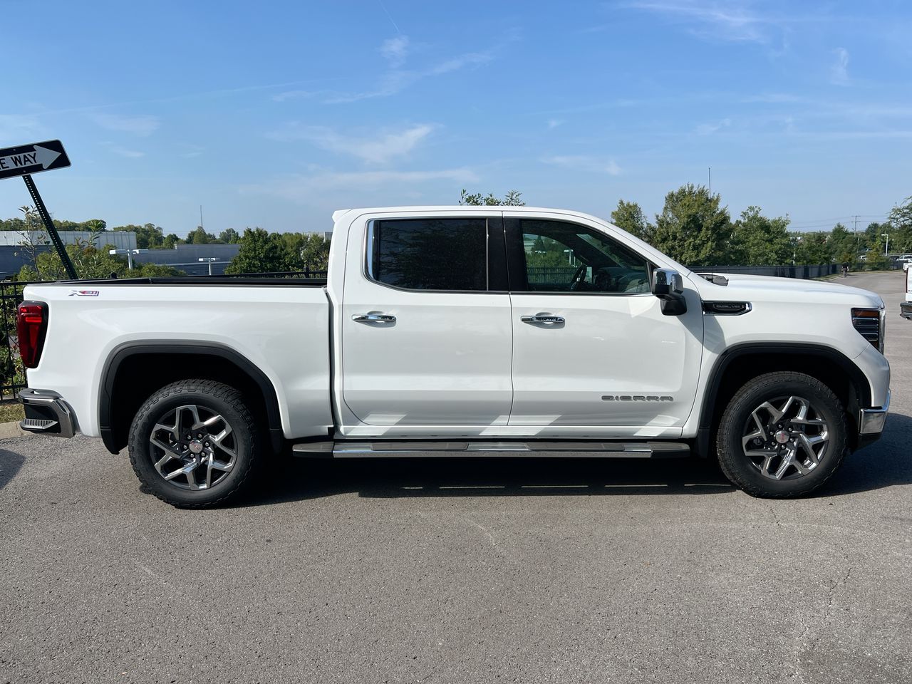2026 GMC Sierra 1500 SLT - Photo 7