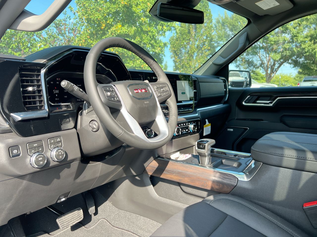 2026 GMC Sierra 1500 SLT - Photo 17