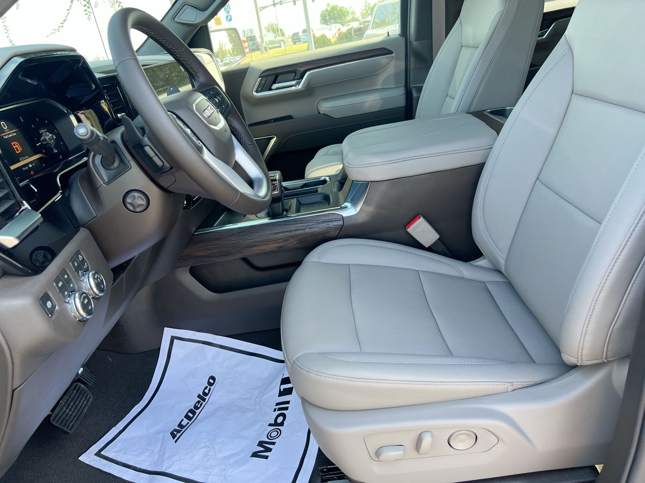 2026 GMC Sierra 1500 SLT - Photo 14